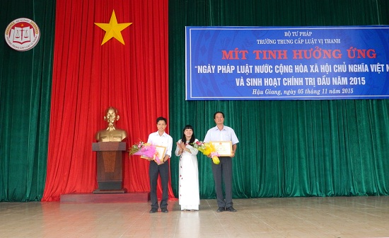 Trường Trung cấp Luật Vị Thanh tổ chức mit tinh hưởng ứng “Ngày Pháp luật nước Cộng hòa xã hội chủ nghĩa Việt Nam” năm 2015