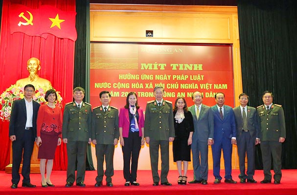 Mít-tinh hưởng ứng Ngày Pháp luật nước Cộng hòa xã hội chủ nghĩa Việt Nam năm 2017 trong CAND