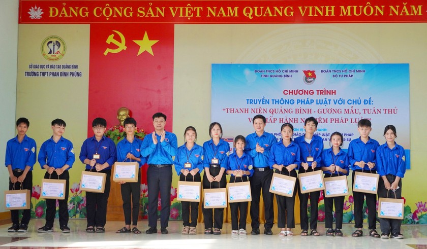 Đoàn Thanh niên Bộ Tư pháp và Tỉnh đoàn Quảng Bình tổ chức tuyên truyền Luật An ninh mạng cho 500 học sinh