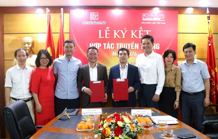 Báo Pháp luật Việt Nam ký kết hợp tác truyền thông với Nhà xuất bản Tư pháp
