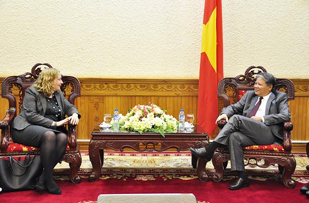 Tiếp tục củng cố và tăng cường mối quan hệ hợp tác giữa Việt Nam và Ai - Len