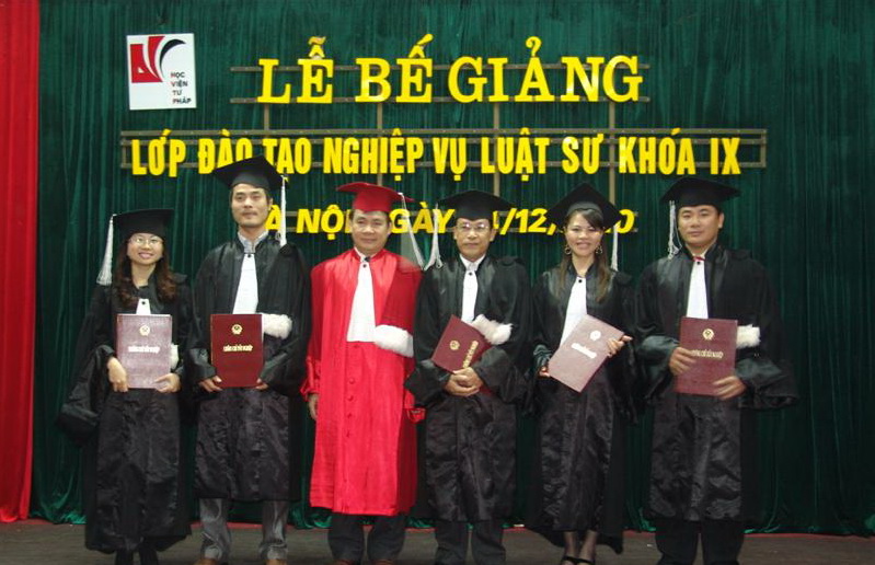 Bế giảng lớp đào tạo nghiệp vụ luật sư khóa IX tại Hà Nội