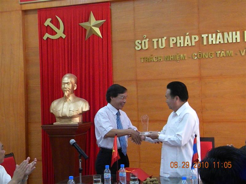 Bộ trưởng Bộ Tư pháp Lào thăm và làm việc tại Sở Tư pháp Hà Nội