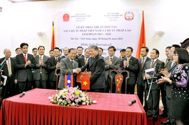 Hội đàm và ký kết Thỏa thuận hợp tác giữa Bộ Tư pháp Việt Nam và Bộ Tư pháp Lào giai đoạn 2015 – 2020