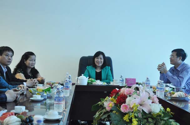 Thứ trưởng Bộ Tư pháp Nguyễn Thúy Hiền thăm trường Trung cấp Luật Buôn Ma Thuột 