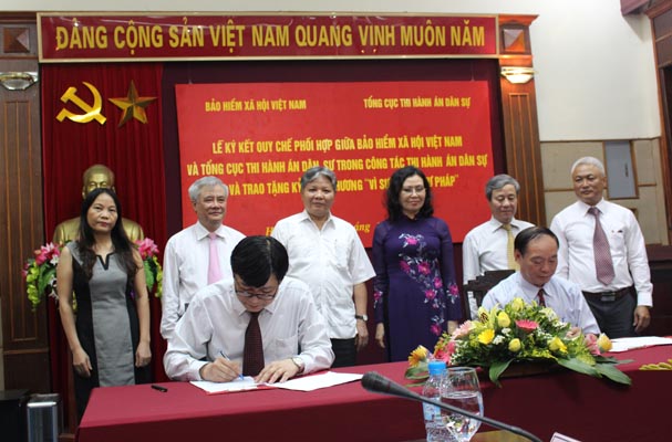 Ký kết Quy chế phối hợp giữa Bảo hiểm xã hội Việt Nam và Tổng cục Thi hành án dân sự