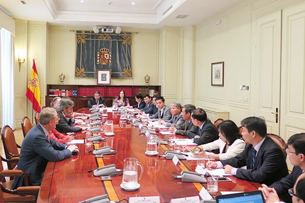 Đoàn cán bộ tư pháp liên ngành của Việt Nam làm việc với Hội đồng tư pháp quốc gia Tây Ban Nha
