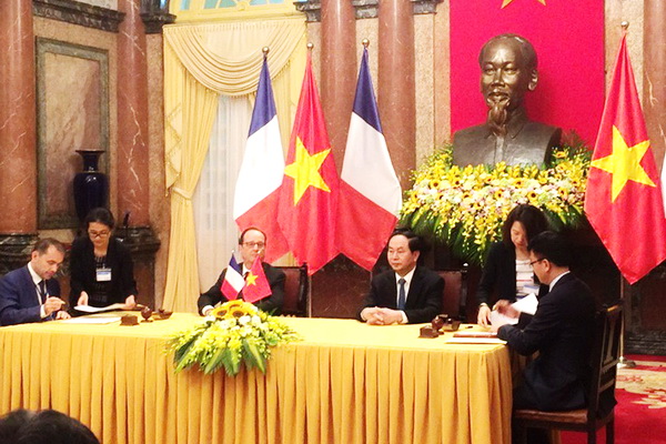 Ký kết Thỏa thuận hành chính về hợp tác trong lĩnh vực pháp luật giữa  Việt Nam và Cộng hòa Pháp