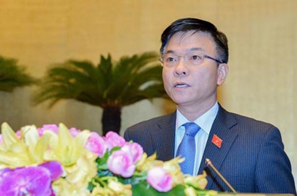 Bộ trưởng Lê Thành Long trình Quốc hội Dự thảo Bộ Luật Hình sự 2015 (sửa đổi)