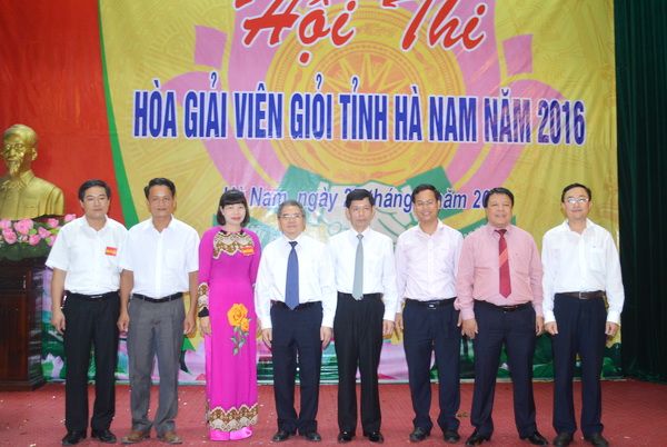 Thứ trưởng Đinh Trung Tụng tham dự Hội thi “Hòa giải viên giỏi” tỉnh Hà Nam