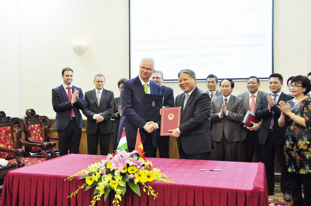 Làm sâu sắc hơn nữa quan hệ hợp tác trong lĩnh vực pháp luật và tư pháp giữa Việt Nam - Hungary