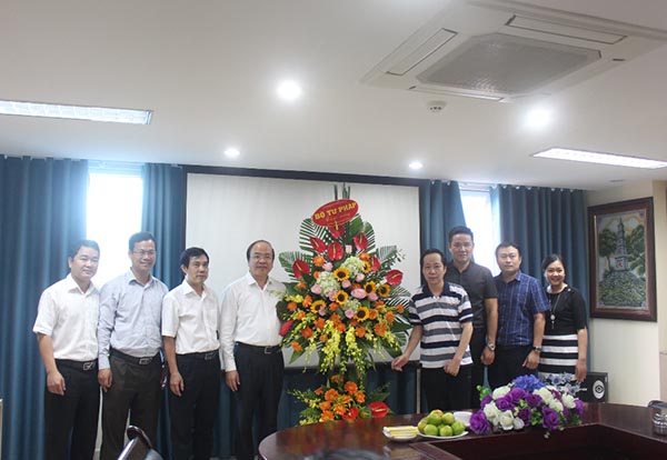 Thứ trưởng Phan Chí Hiếu chúc mừng Nhà xuất bản Tư pháp nhân Ngày truyền thống ngành Xuất bản – In và Phát hành
