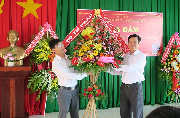Trường Trung cấp Luật Buôn Ma Thuột tổ chức tọa đàm kỷ niệm 35 năm Ngày nhà giáo Việt Nam 20/11