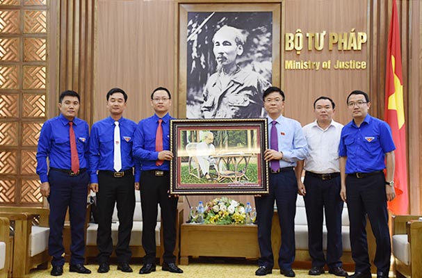 Bộ trưởng Lê Thành Long tiếp Ban Chấp hành Đoàn Khối các cơ quan Trung ương