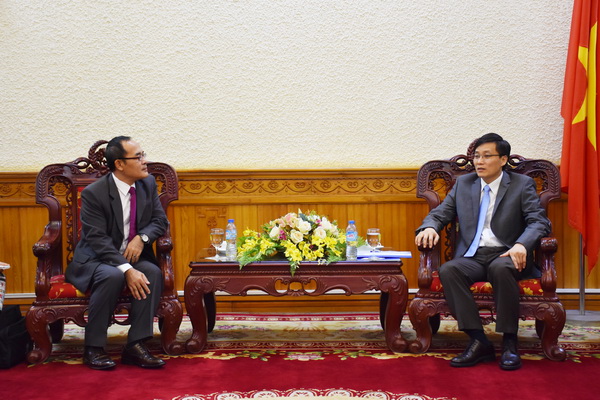 Thứ trưởng Nguyễn Khánh Ngọc tiếp xã giao đoàn công tác của Bộ Tư pháp Lào