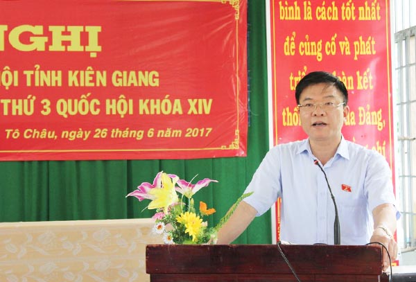 Bộ trưởng Lê Thành Long tiếp xúc cử tri tại thị xã Hà Tiên - Kiên Giang