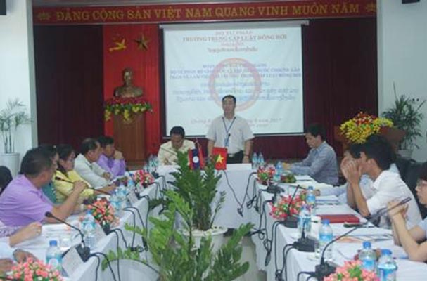 Đoàn Bộ Tư pháp, Bộ Giáo dục và Thể thao nước CHDCND Lào thăm và làm việc tại TC Luật Đồng Hới