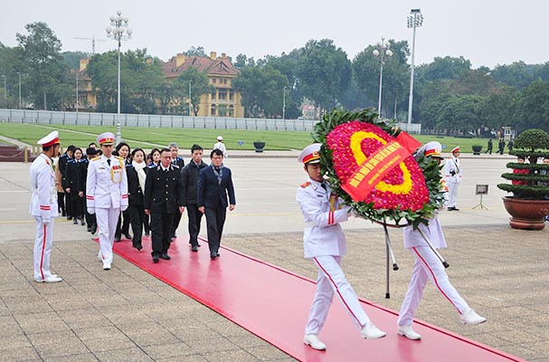 Chi bộ Văn Phòng Tổng cục Thi hành án dân sự  tổ chức viếng Lăng Chủ tịch Hồ Chí Minh