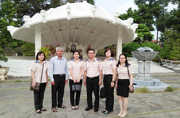 Chi bộ Văn phòng Tổng cục THADS kính viếng mộ Cụ Phó Bảng Nguyễn Sinh Sắc
