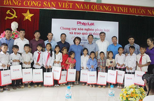 Báo Pháp luật Việt Nam tổ chức Chương trình “Chung tay xóa nghèo pháp luật” tại Điện Biên