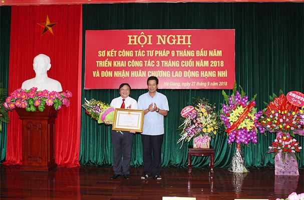 Sở Tư pháp Hà Giang đón nhận Huân chương Lao động hạng Nhì