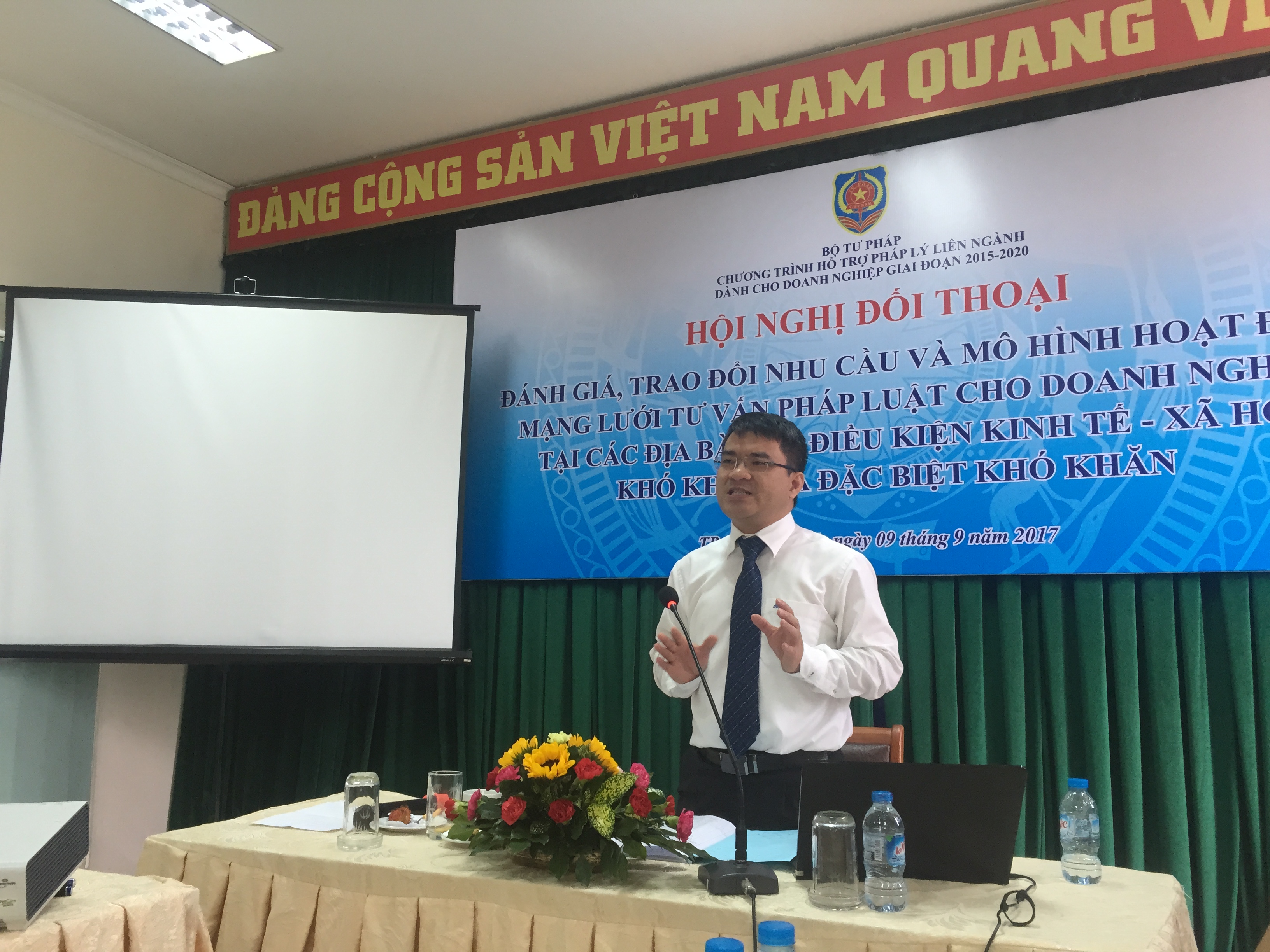 ĐÁNH GIÁ, TRAO ĐỔI NHU CẦU VÀ MÔ HÌNH MẠNG LƯỚI TƯ VẤN PHÁP LUẬT CHO DOANH NGHIỆP TẠI CÁC ĐỊA BÀN KINH TẾ,  XÃ HỘI KHÓ KHĂN VÀ ĐẶC BIỆT KHÓ KHĂN