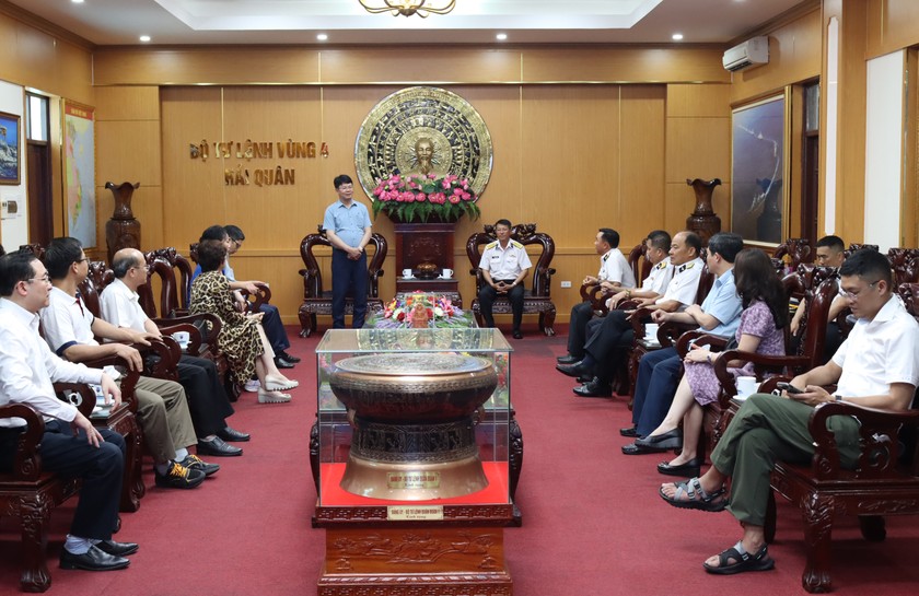 Đoàn công tác của Bộ Tư pháp tới thăm Bộ Tư lệnh vùng 4 Hải quân và Chi Đội kiểm ngư số 4