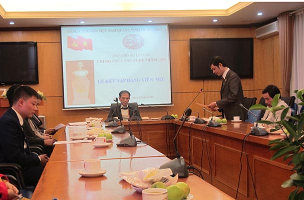 Chi bộ Cục Công nghệ thông tin kết nạp đảng viên mới