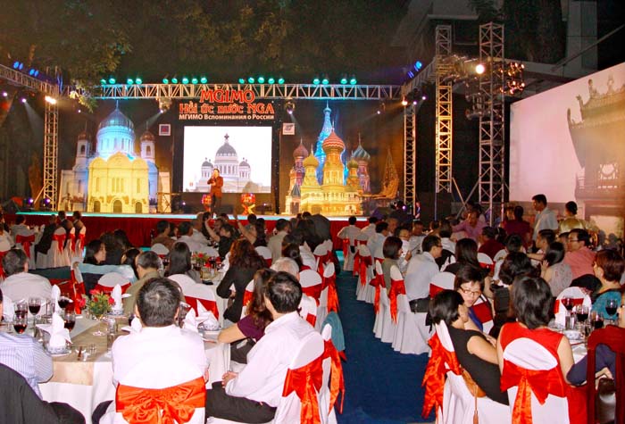 Thắm tình thầy trò với “MGIMO – Hồi ức nước Nga”