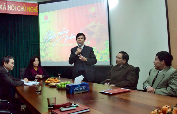 Thứ trưởng Nguyễn Thuý Hiền chúc tết Nhà xuất bản Tư pháp nhân dịp xuân Nhâm Thìn