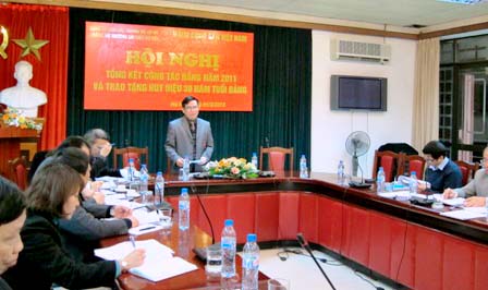 Trường Đại học Luật Hà Nội: Hội nghị tổng kết công tác Đảng năm 2011 và trao tặng huy hiệu 30 năm tuổi Đảng