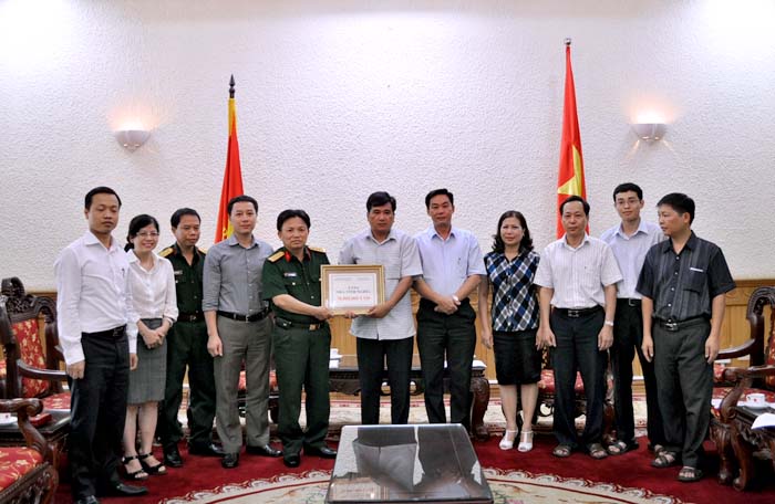 Trao quà tình nghĩa đồng bào dân tộc thiểu số tỉnh Hà Giang