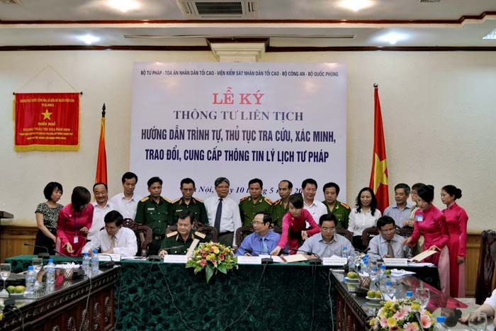 Bộ Tư pháp – Tòa án nhân dân tối cao – Viện kiểm sát nhân dân tối cao – Bộ Công an – Bộ Quốc phòng ký Thông tư liên tịch hướng dẫn trình tự, thủ tục tra cứu, xác minh, trao đổi, cung cấp thông tin lý lịch tư pháp