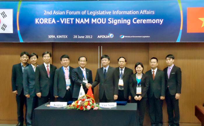Ký Bản Ghi nhớ hợp tác giữa Bộ Tư pháp Việt Nam với Bộ Lập pháp Chính phủ Đại Hàn Dân Quốc