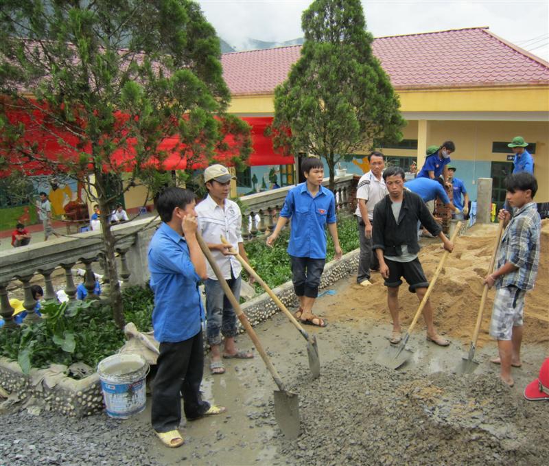 Chi đoàn Sở tư pháp Lào Cai phối hợp với Đoàn thanh niên, sinh viên tình nguyện của Trường Đại học Luật Hà Nội tổ chức hoạt động mùa hè thanh niên, sinh viên tình nguyện 