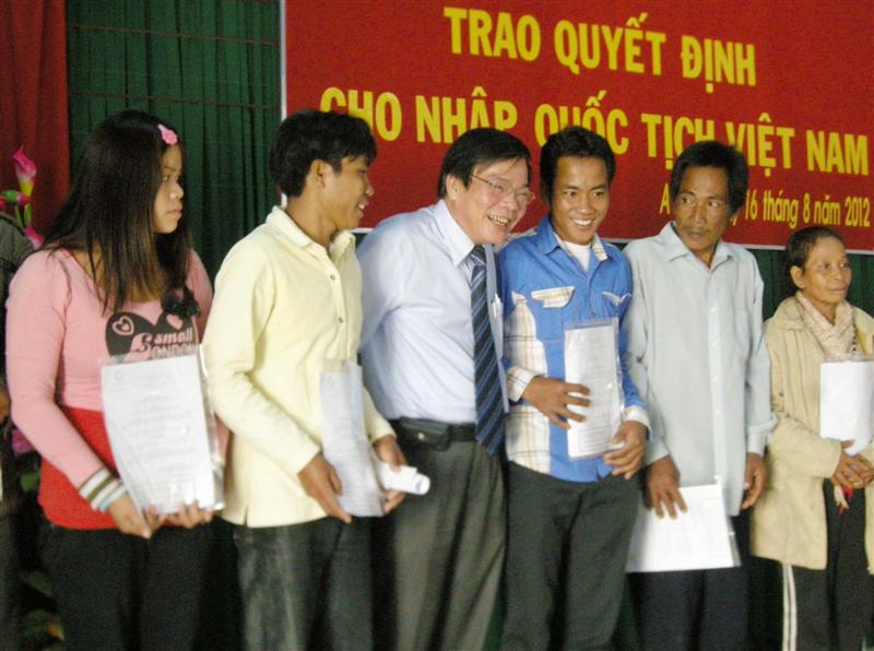 Thừa Thiên Huế: 29 cá nhân được trao Quyết định cho nhập quốc tịch Việt Nam