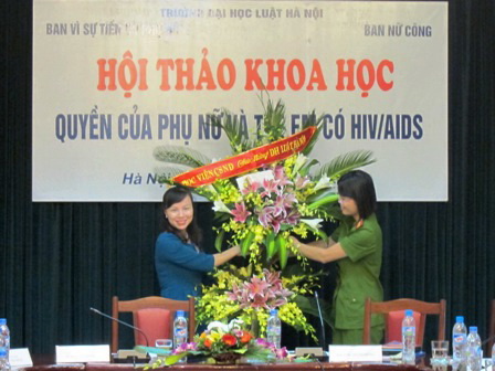 Hội thảo khoa học “Quyền của phụ nữ và trẻ em có HIV/AIDS”