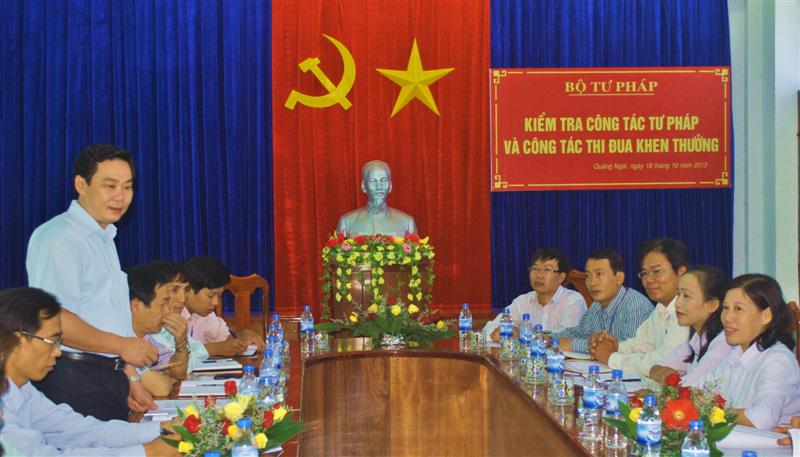 Thứ trưởng Bộ Tư pháp Lê Hồng Sơn làm việc tại Quảng Ngãi