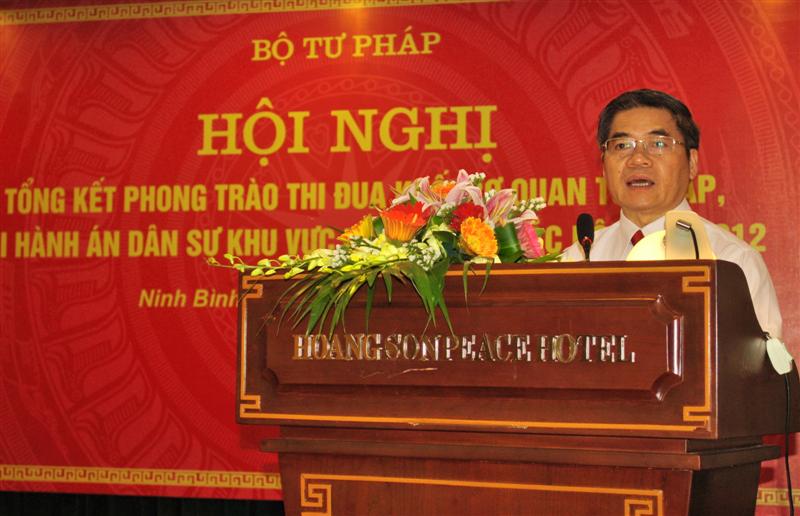 Thứ trưởng Đinh Trung Tụng dự Hội nghị tổng kết thi đua năm 2012 Khu vực đồng bằng Bắc Bộ: Cán bộ tư pháp phát huy đoàn kết, siết chặt kỷ cương, tăng cường trách nhiệm, nỗ lực đổi mới, hoàn thành xuất sắc nhiệm vụ công tác năm 2012.