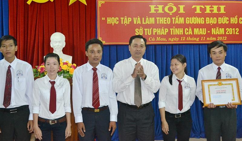 Cà Mau: Tổ chức Hội thi “Học tập và làm theo tấm gương đạo đức Hồ Chí Minh” năm 2012