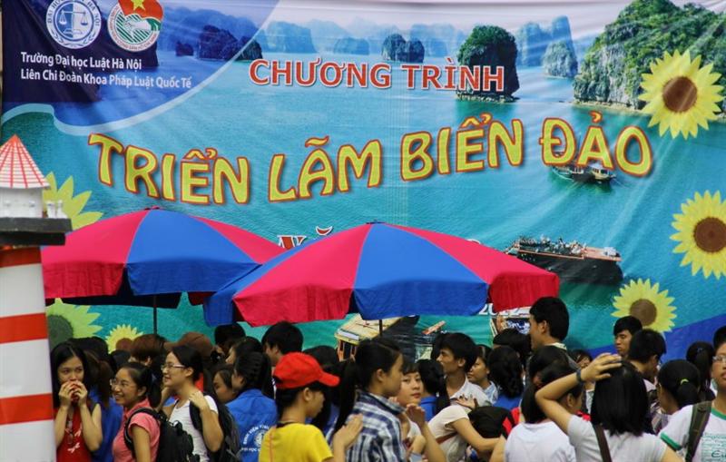 Chương trình “Triển lãm và tìm hiểu về biển đảo Việt Nam” của Liên chi đoàn khoa Pháp luật quốc tế