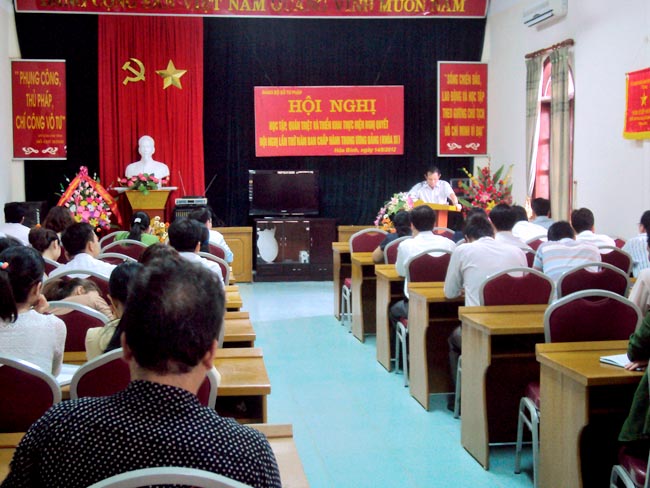 Sở Tư pháp tỉnh Hòa Bình: Tổ chức hội nghị học tập, quán triệt Nghị quyết hội nghị lần thứ 5 BCH Trung ương (khoá XI)