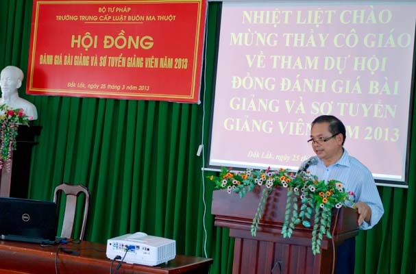 Trường Trung cấp Luật Buôn Ma Thuột tổ chức đánh giá bài giảng và sơ tuyển giảng viên năm 2013