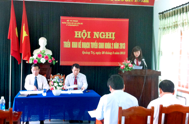 Trường Trung cấp Luật Đồng Hới triển khai công tác tuyển sinh khóa 2 năm 2013 tại tỉnh Quảng Trị