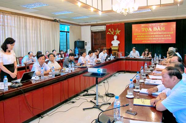 Tọa đàm giảng dạy pháp luật quốc tế và pháp luật Việt Nam về quyền con người