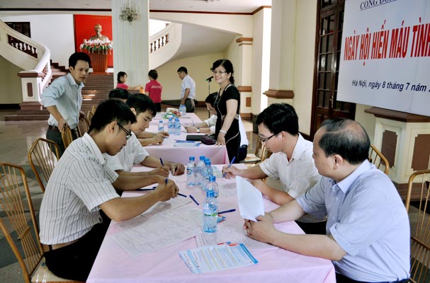 Tổ chức “Hiến máu tình nguyện” tại trụ sở Bộ Tư pháp
