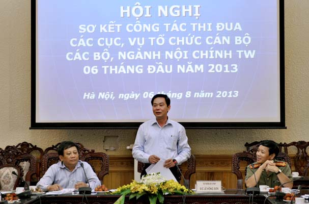 Cụm thi đua các Cục, Vụ Tổ chức cán bộ các Bộ, ngành nội chính Trung ương tổ chức sơ kết công tác thi đua 06 tháng đầu năm 2013