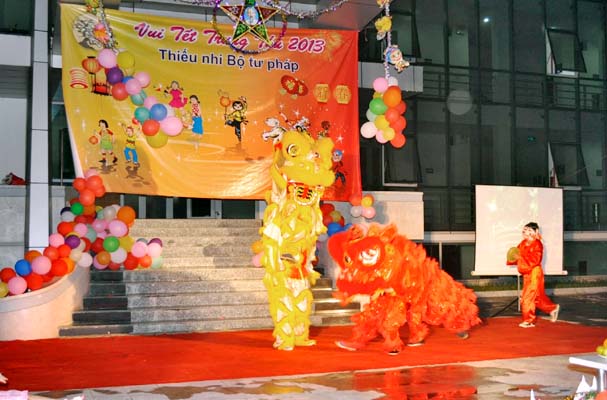 Công đoàn Bộ Tư pháp tổ chức Tết Trung thu cho các cháu thiếu nhi