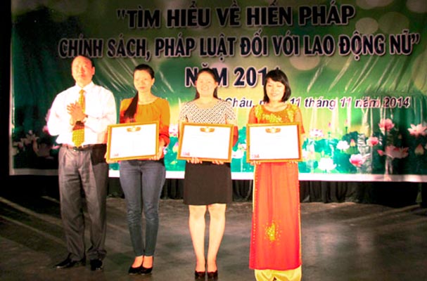 Lai Châu: Tổ chức Hội thi “Tìm hiểu về Hiến pháp; chính sách, pháp luật đối với lao động nữ” năm 2014