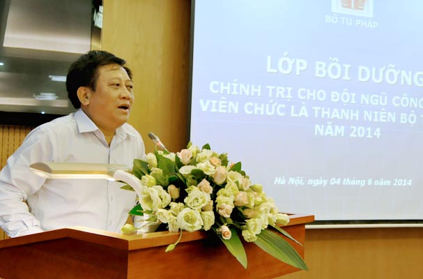 Bồi dưỡng chính trị cho đội ngũ công chức, viên chức là thanh niên của Bộ Tư pháp năm 2014